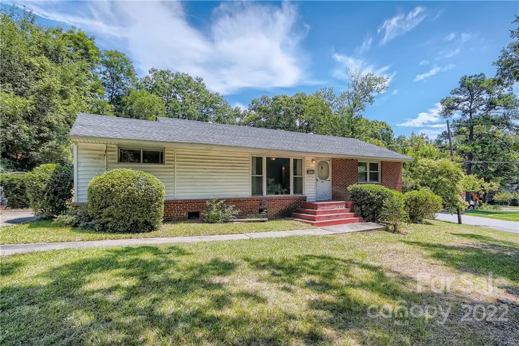 4885 Oglethorpe Place Charlotte, NC 28209 - Photo 2 of 22