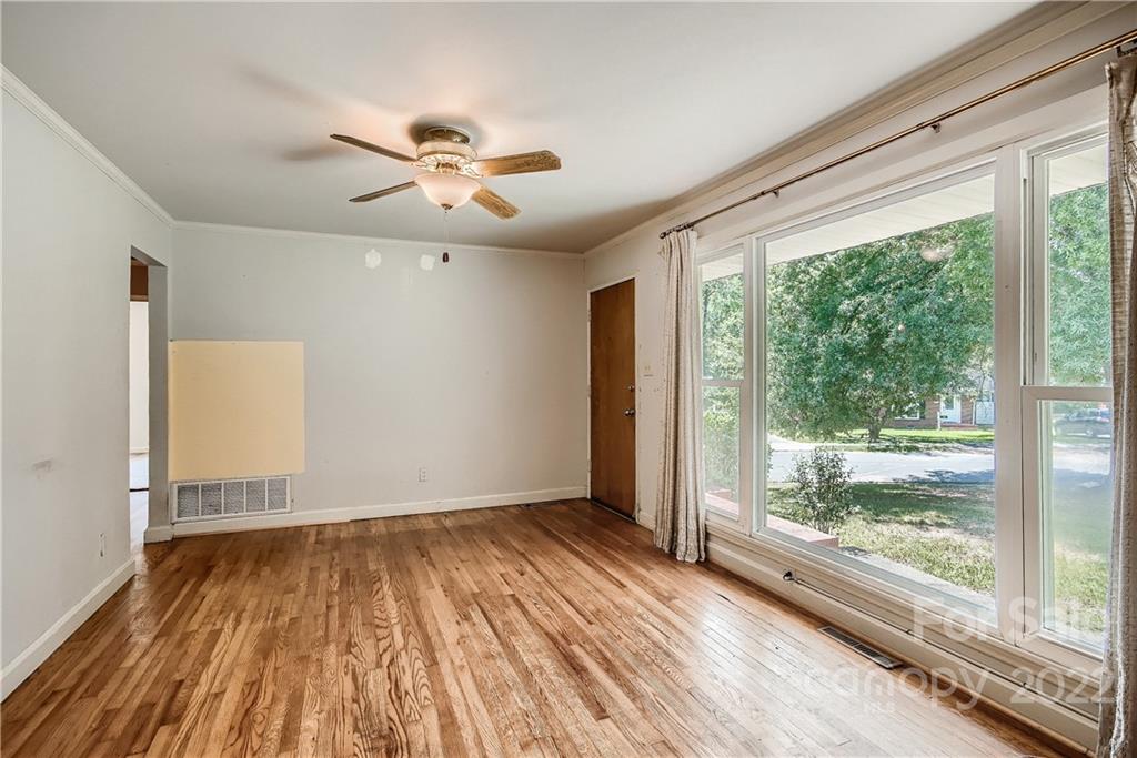 4885 Oglethorpe Place Charlotte, NC 28209 - Photo 4 of 22