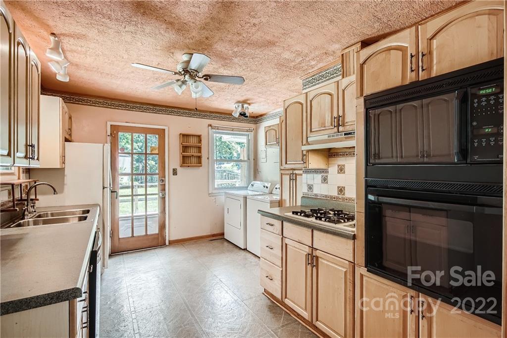 4885 Oglethorpe Place Charlotte, NC 28209 - Photo 8 of 22