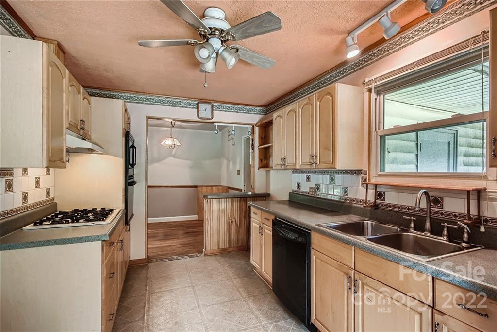 4885 Oglethorpe Place Charlotte, NC 28209 - Photo 9 of 22