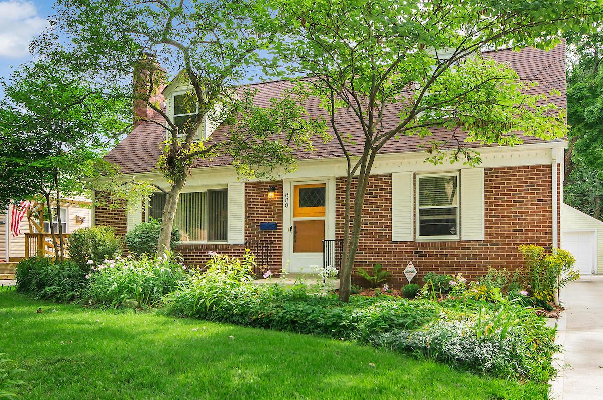 888 Pleasant Ridge Avenue Bexley, OH 43209 - Photo 1 of 45