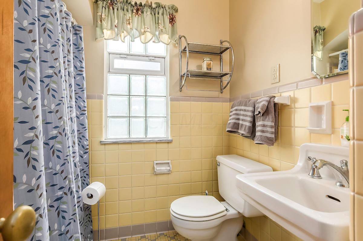 888 Pleasant Ridge Avenue Bexley, OH 43209 - Photo 13 of 45