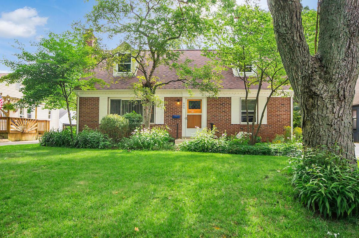 888 Pleasant Ridge Avenue Bexley, OH 43209 - Photo 2 of 45