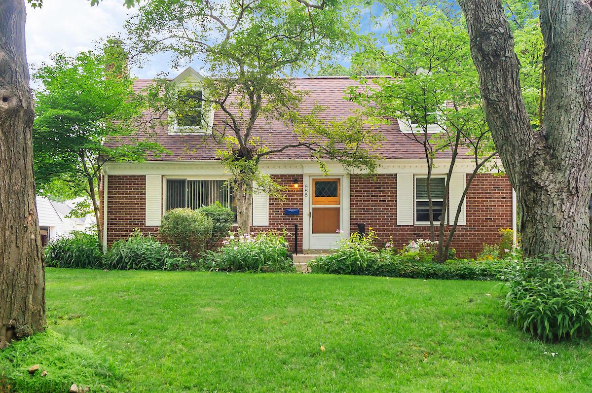 888 Pleasant Ridge Avenue Bexley, OH 43209 - Photo 3 of 45