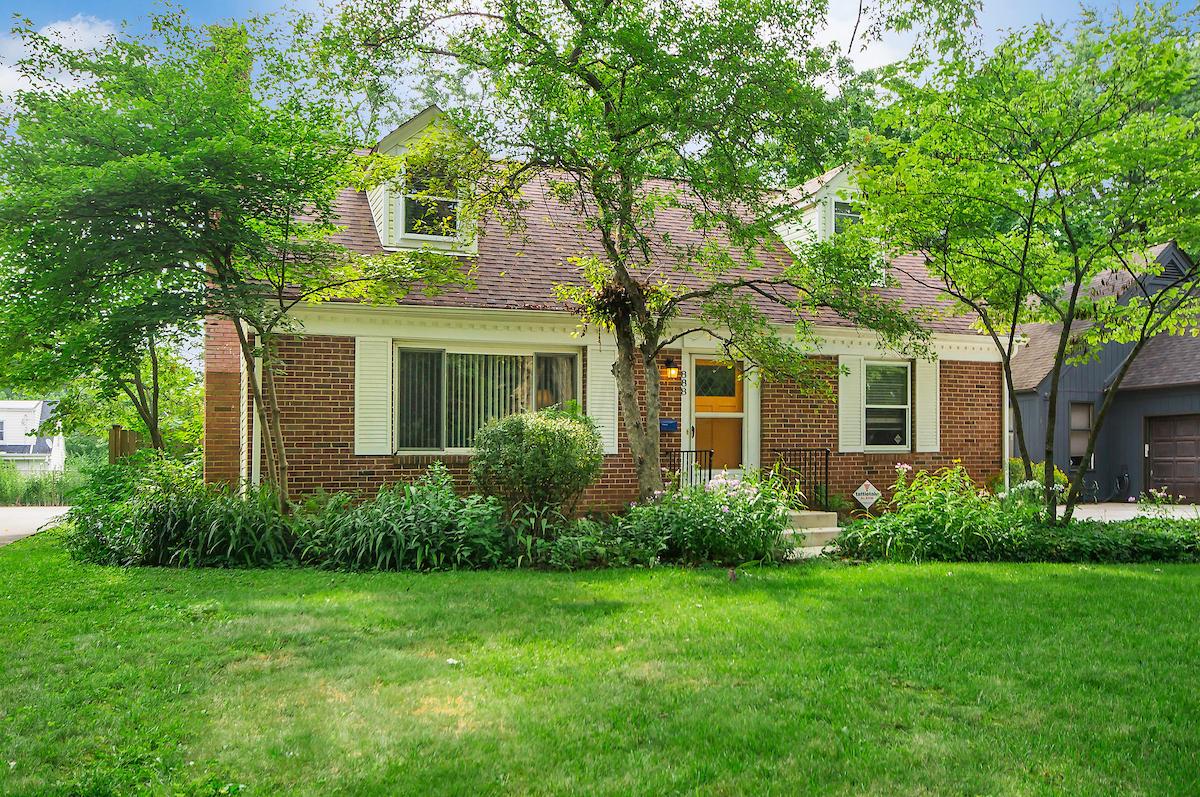 888 Pleasant Ridge Avenue Bexley, OH 43209 - Photo 4 of 45