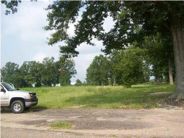 3825 Lewis Road Milton, FL 32570 - Photo 2 of 15 Paved parking area at the front.