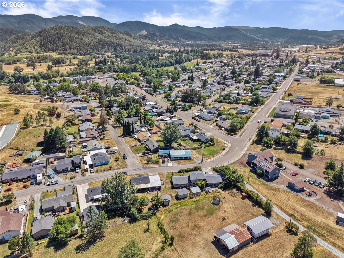 946 East 4th Avenue Riddle, OR 97469 - Photo 25 of 28 Drone View/UAV