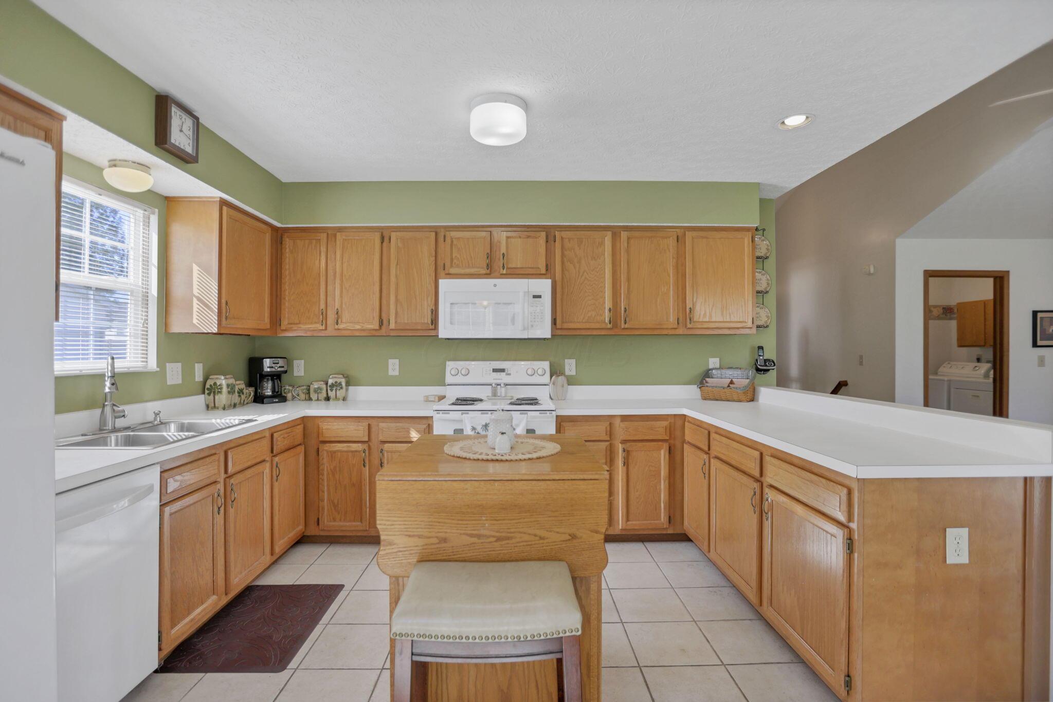 1588 Heatherview Lane Heath, OH 43056 - Photo 12 of 52 Kitchen