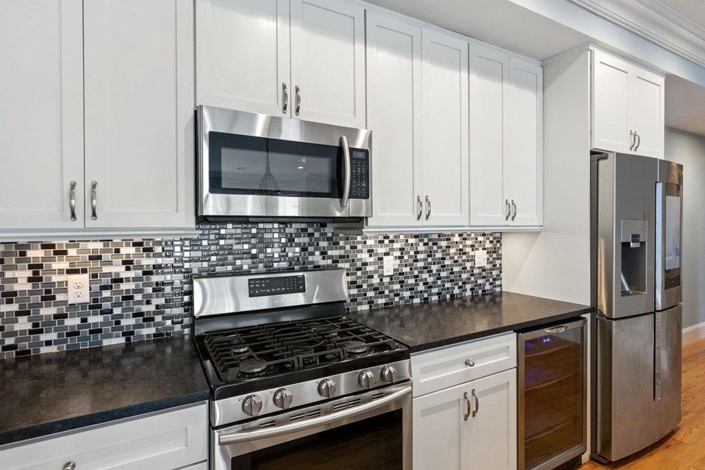 15 Preble Street, Unit 4 Boston, MA 02127 - Photo 3 of 23