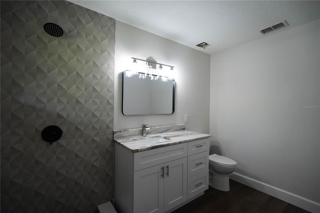 125 Spring Valley Loop Altamonte Springs, FL 32714 - Photo 16 of 61 Primary Bath