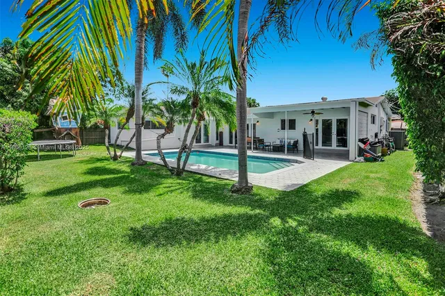 a view of a house with a backyard