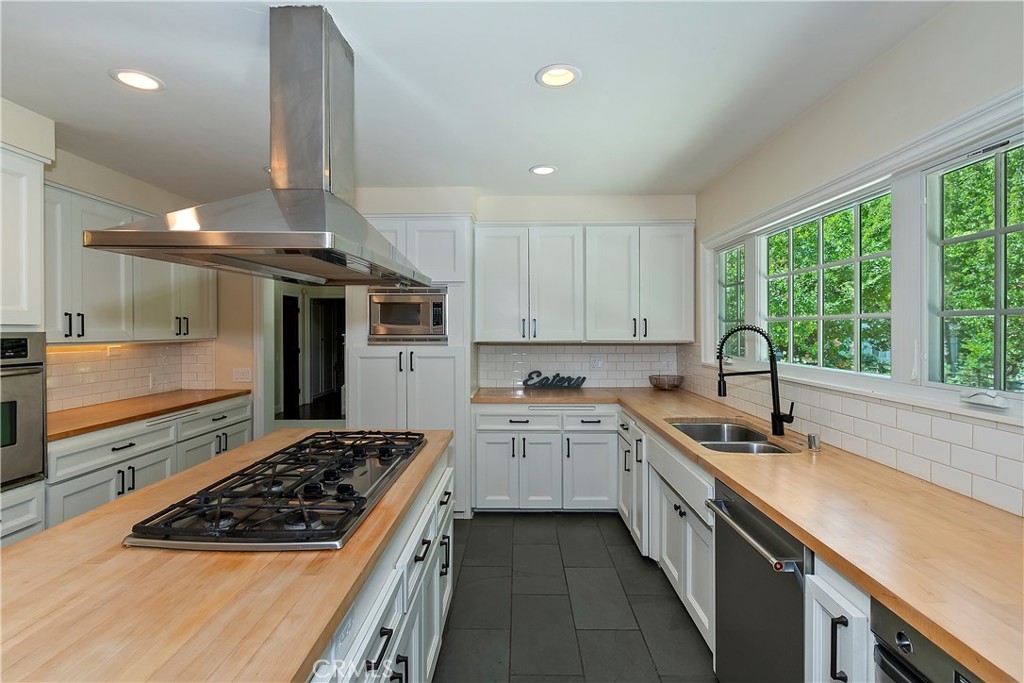 28411 North Shore Road Lake Arrowhead, CA 92352 - Photo 21 of 66 Kitchen