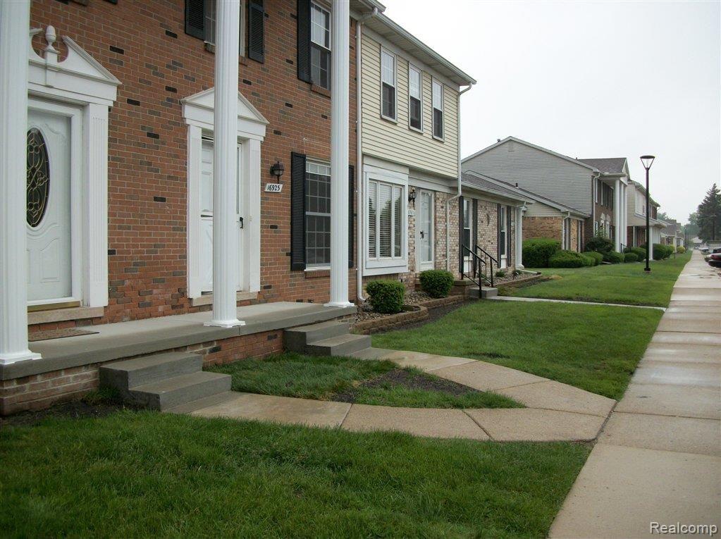 16885 Rudgate Street, Unit 18 Southgate, MI 48195 - Photo 2 of 14 100_1797.JPG