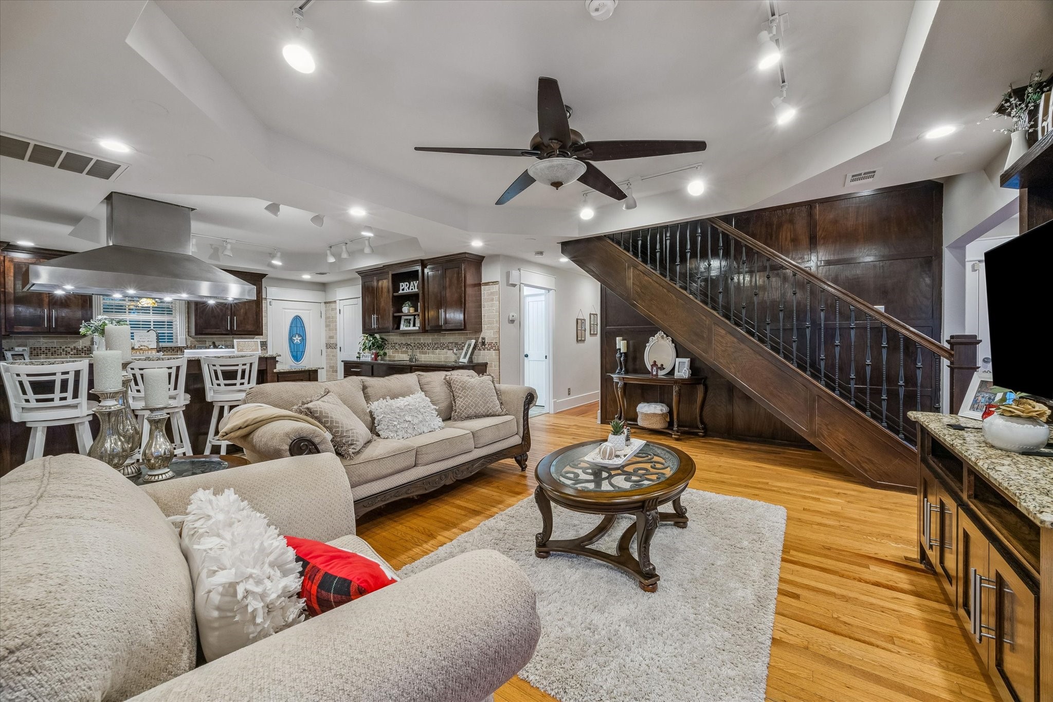 3515 County Road 36 Angleton, TX 77515 - Photo 21 of 50 a living room with furniture and a ceiling fan