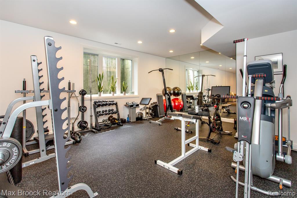 25925 York Road Royal Oak, MI 48067 - Photo 76 of 88