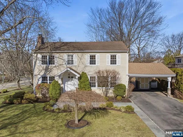 $1,350,000 | 5 Michele Court, Cresskill, NJ 07626
