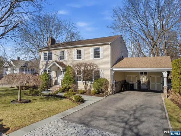 $1,350,000 | 5 Michele Court, Cresskill, NJ 07626