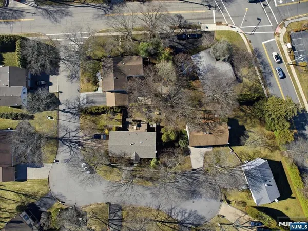 $1,350,000 | 5 Michele Court, Cresskill, NJ 07626