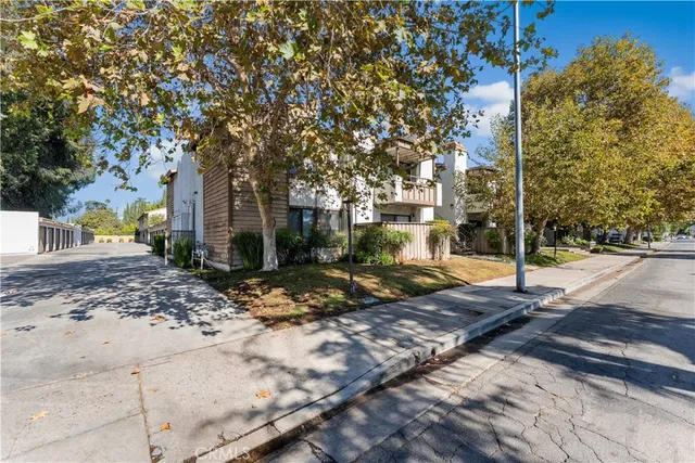 $460,000 | 15511 Sherman Way, Van Nuys, CA 91406