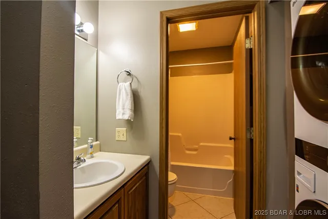 $229,900 | 40 Robinwood Drive, Unit 1C, Lake Ozark, MO 65049