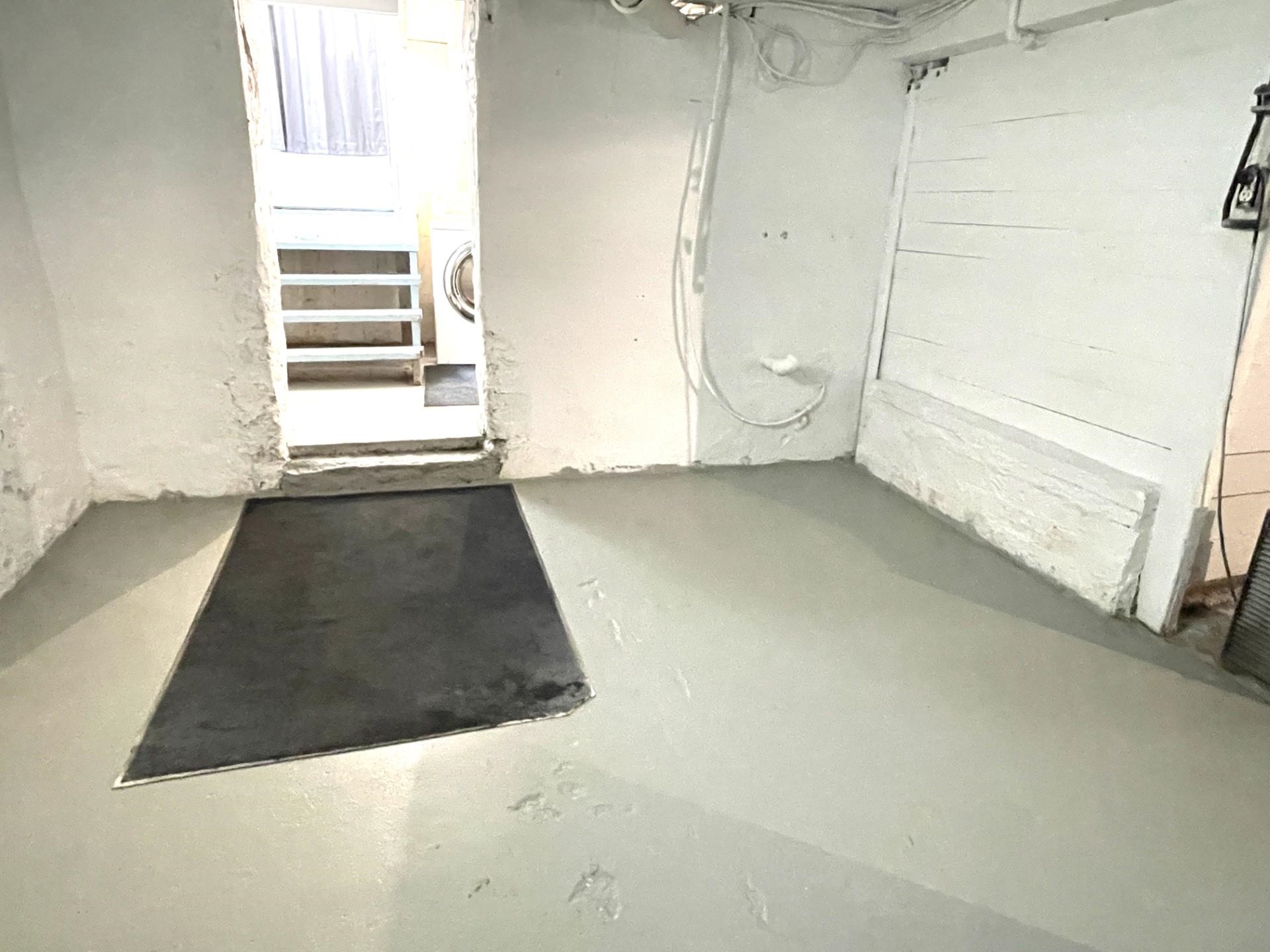 42 2nd Street LaSalle, IL 61301 - Photo 15 of 22 an empty room with windows