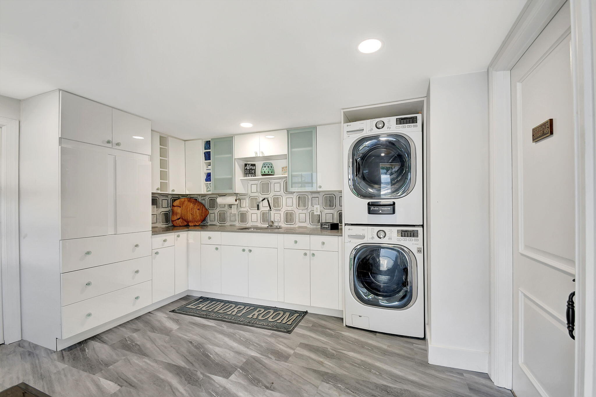 310 South Lake Drive Lantana, FL 33462 - Photo 38 of 65 a utility room with sink dryer and washer