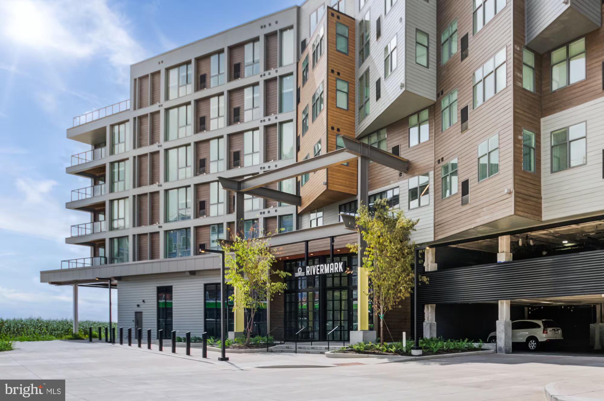 501-31 North Christopher Columbus Boulevard, Unit 2313 Philadelphia, PA 19123 - Photo 37 of 38 a front view of a building