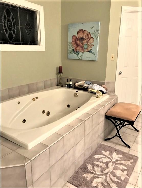 1072 Tom Charles Road Summerton, SC 29148 - Photo 21 of 26 Master Bath Whirlpool Tub