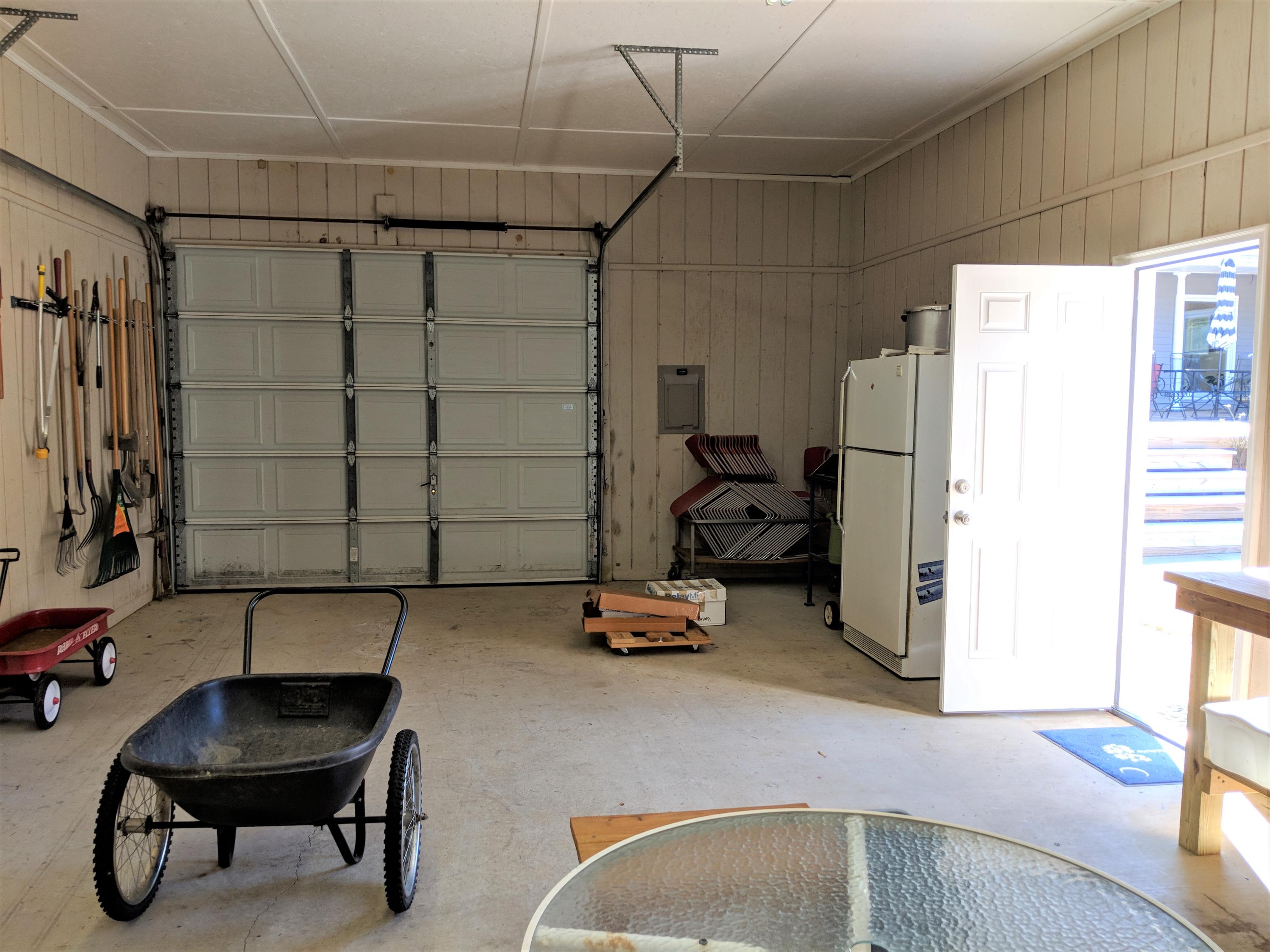 1072 Tom Charles Road Summerton, SC 29148 - Photo 24 of 26 Detached Garage interior