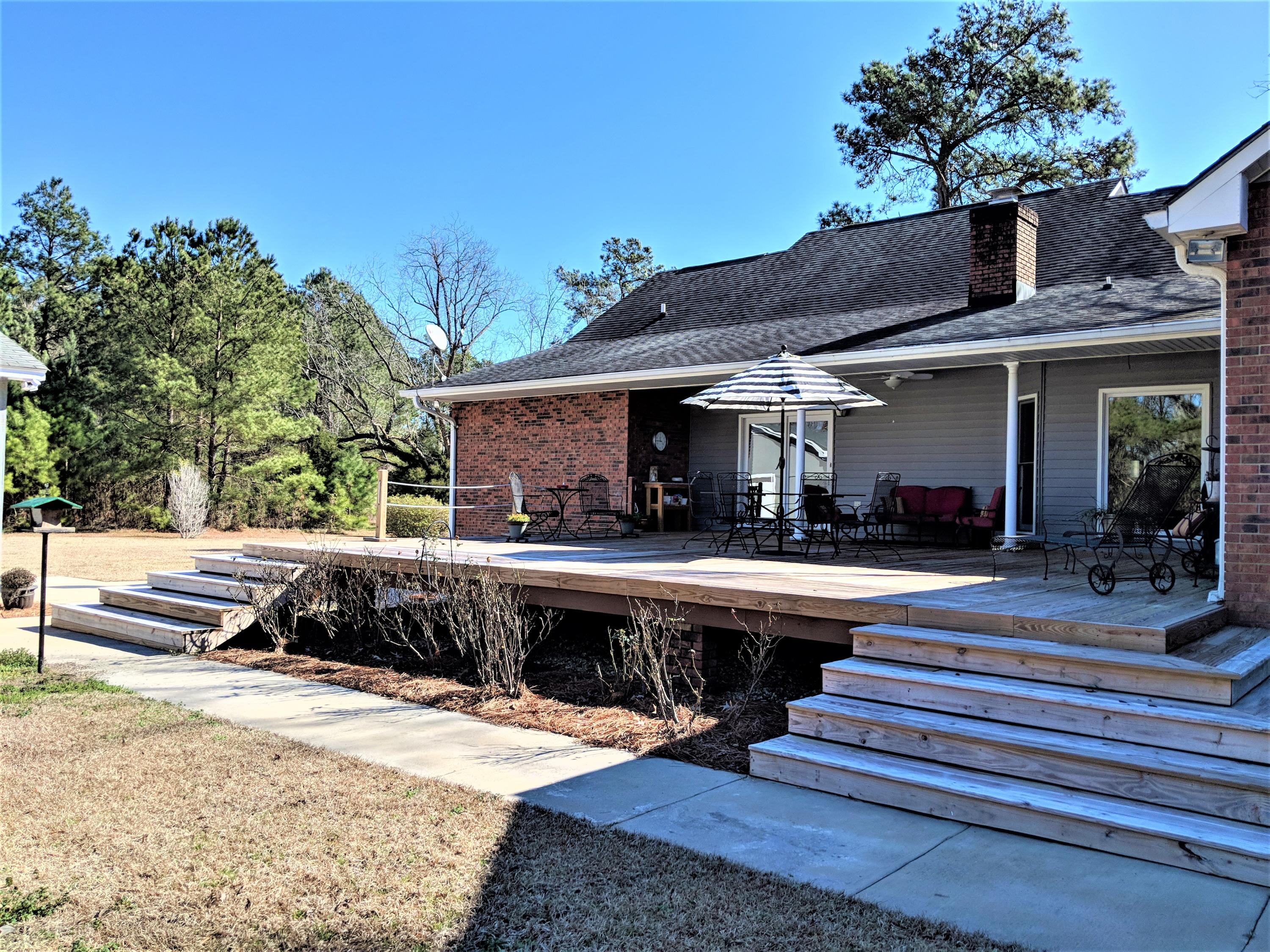 1072 Tom Charles Road Summerton, SC 29148 - Photo 5 of 26 Deck