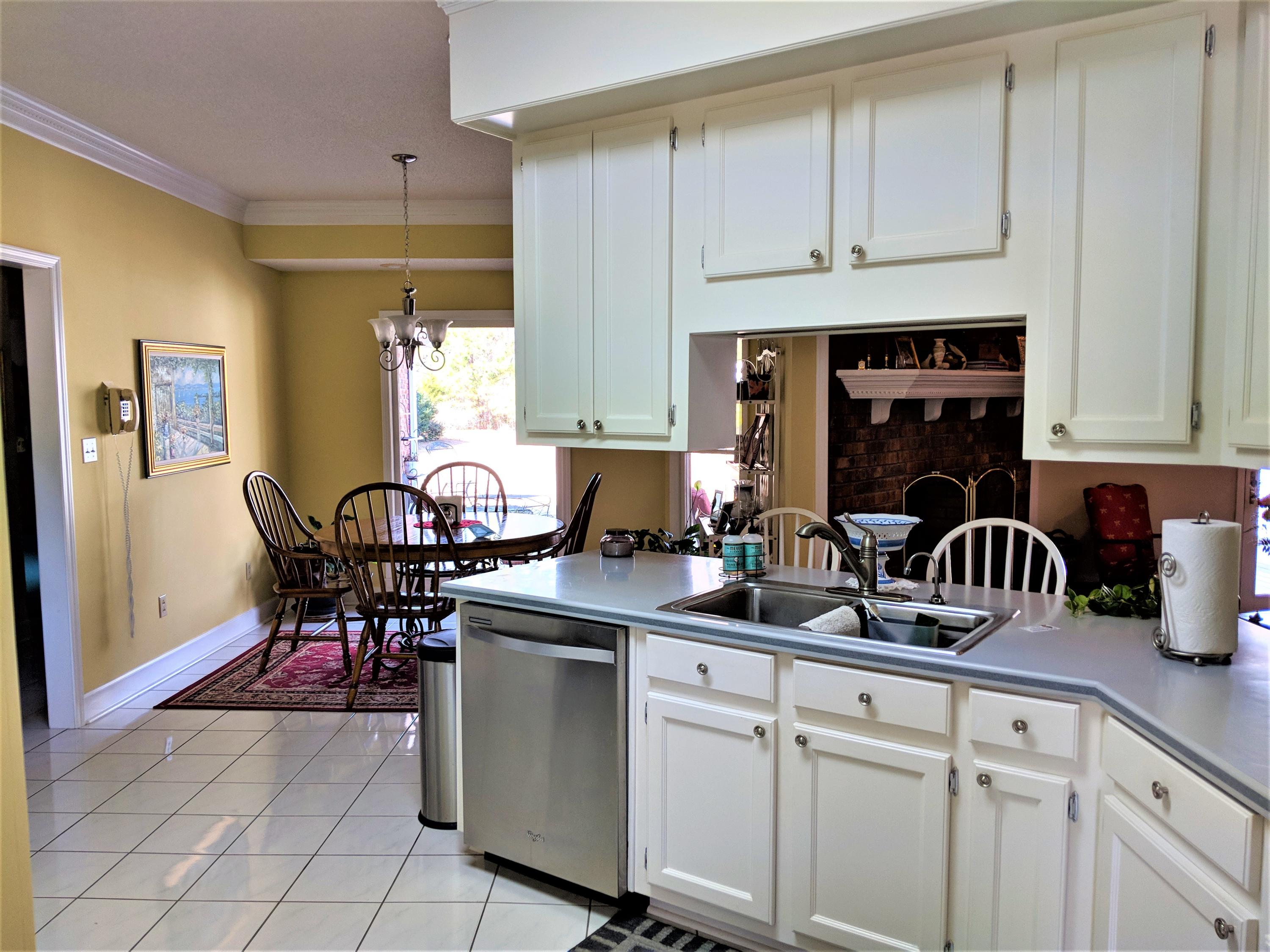 1072 Tom Charles Road Summerton, SC 29148 - Photo 6 of 26 Kitchen