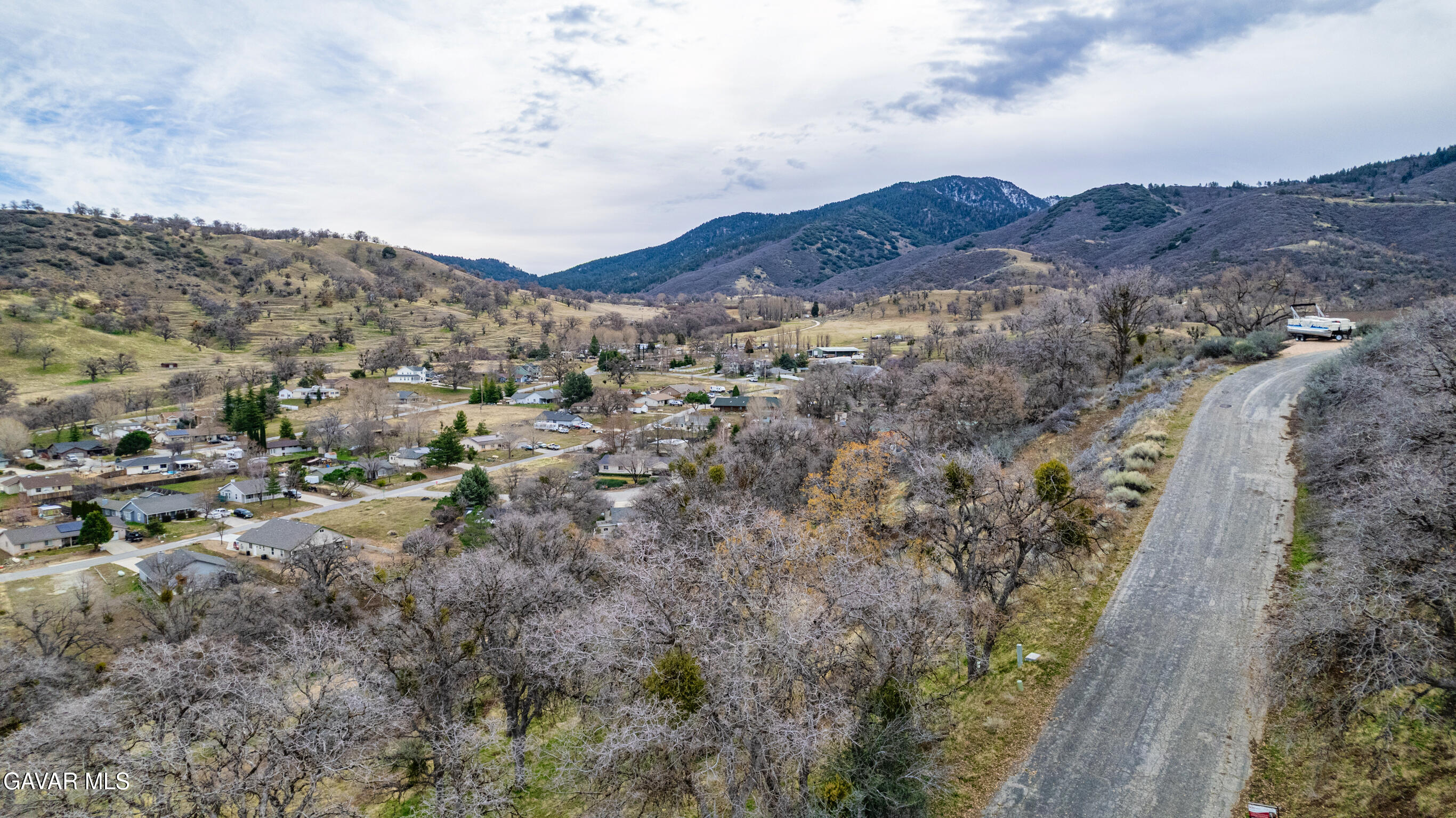 Lusanne Court Tehachapi, CA 93561 - Photo 5 of 12 3