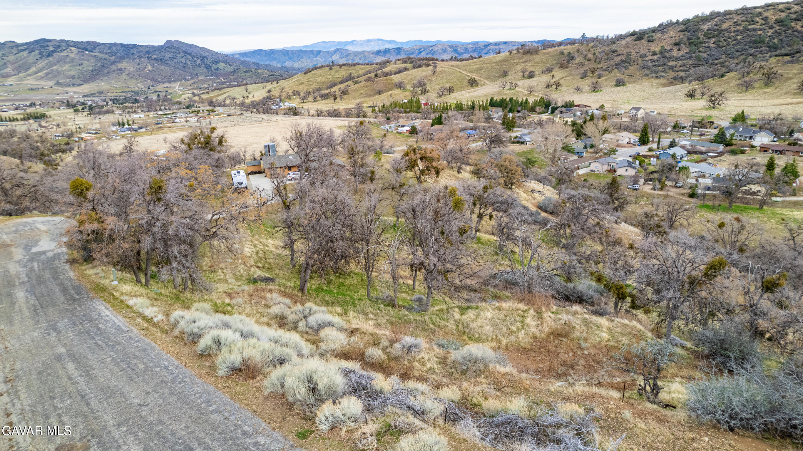 Lusanne Court Tehachapi, CA 93561 - Photo 7 of 12 5