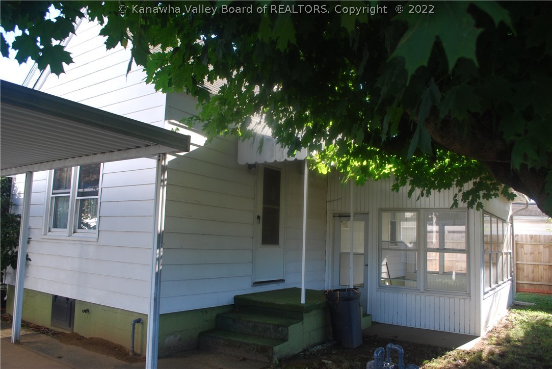 124 English Road Point Pleasant, WV 25550 - Photo 2 of 11 Gallery Image 2