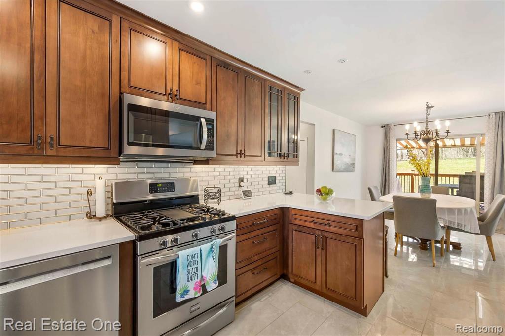 702 Ten Point Drive Rochester Hills, MI 48309 - Photo 12 of 34