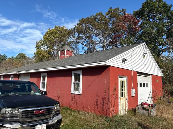 a view of a house with a cars park