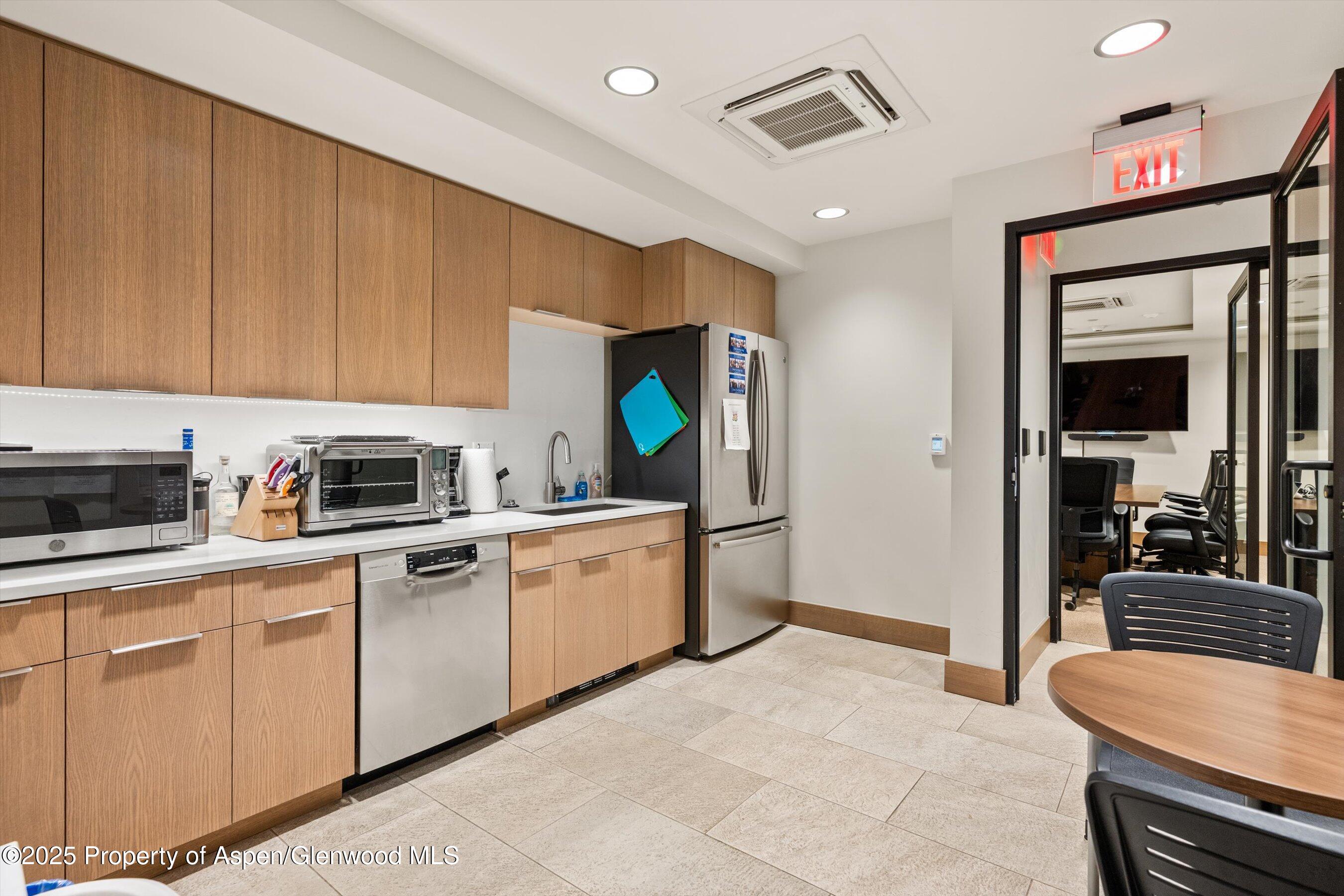 122 West Main Street Aspen, CO 81611 - Photo 53 of 58 Sub level commercial space