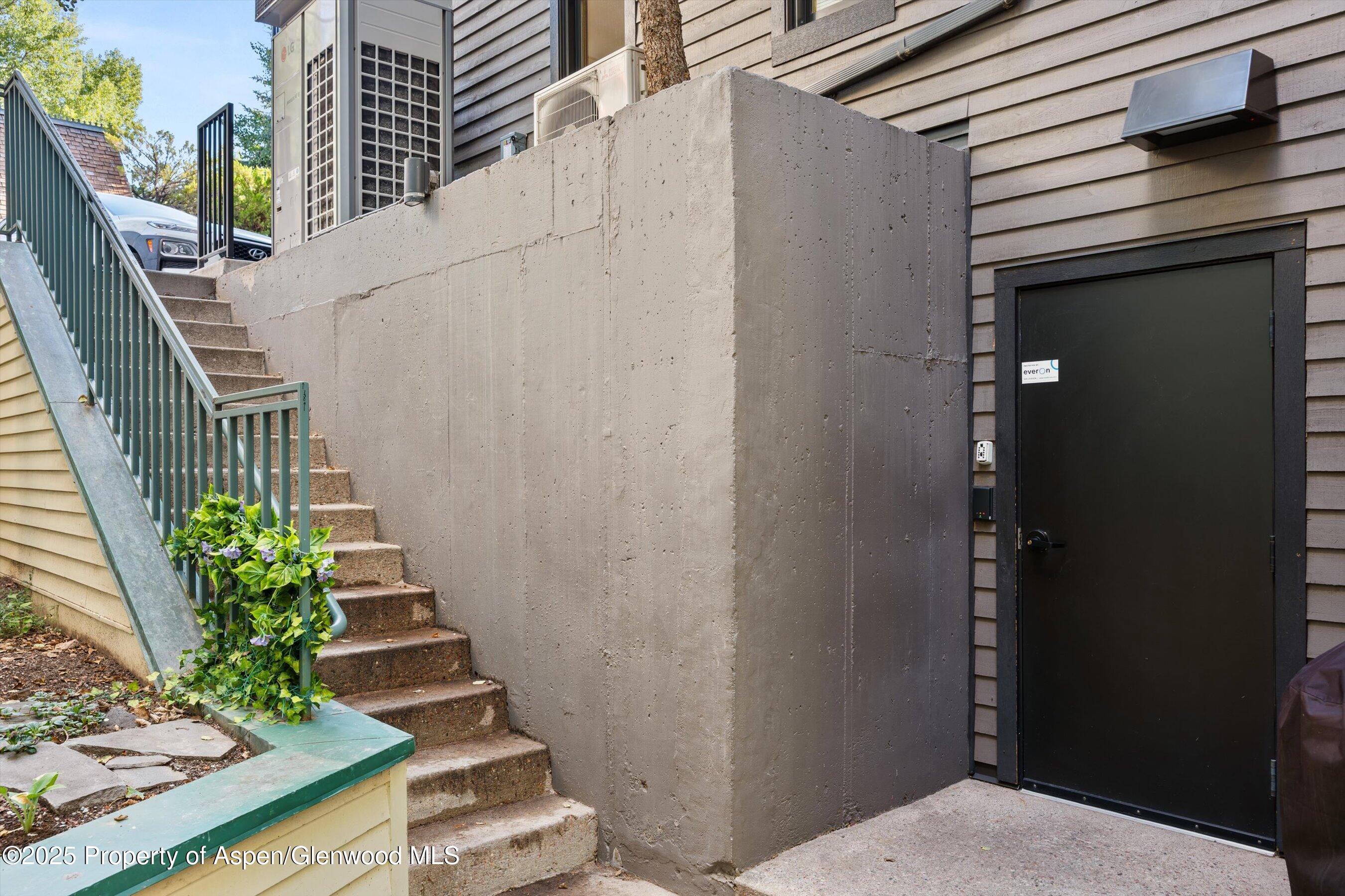 122 West Main Street Aspen, CO 81611 - Photo 58 of 58 Sub level exterior access