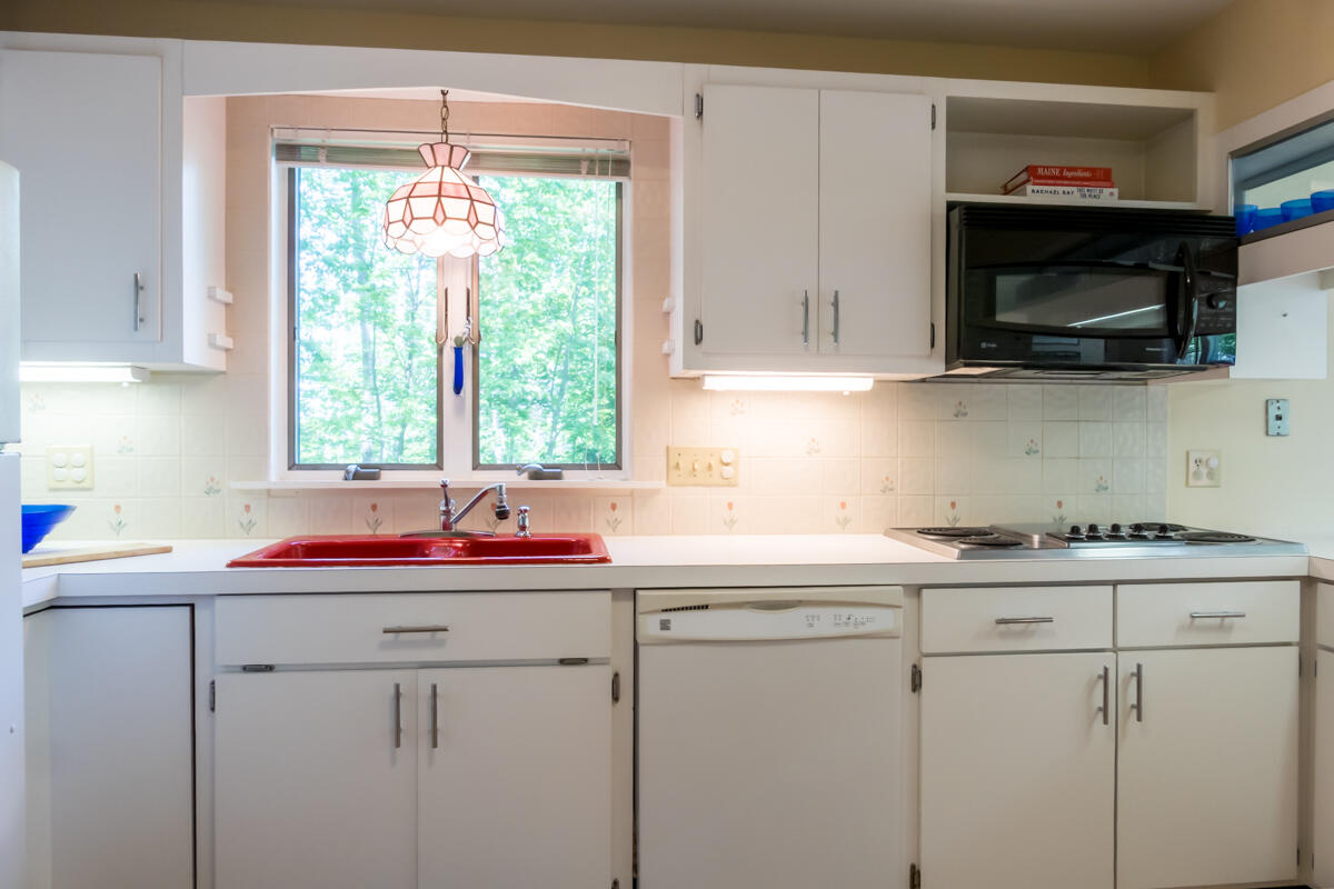 15 Cushing Briggs Road Freeport, ME 04032 - Photo 9 of 86 17-Kitchen (4 of 9)