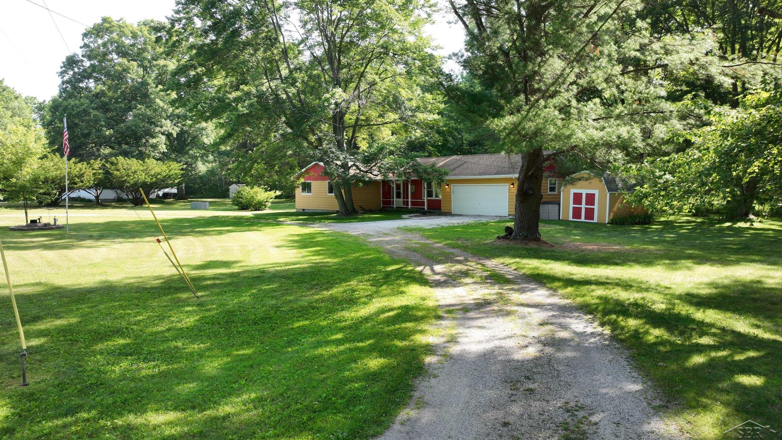 549 South 8 Mile Road Midland, MI 48640 - Photo 3 of 55 50213614-00b54446-305d-4d67-8a63-c460f0139a3c.JPG