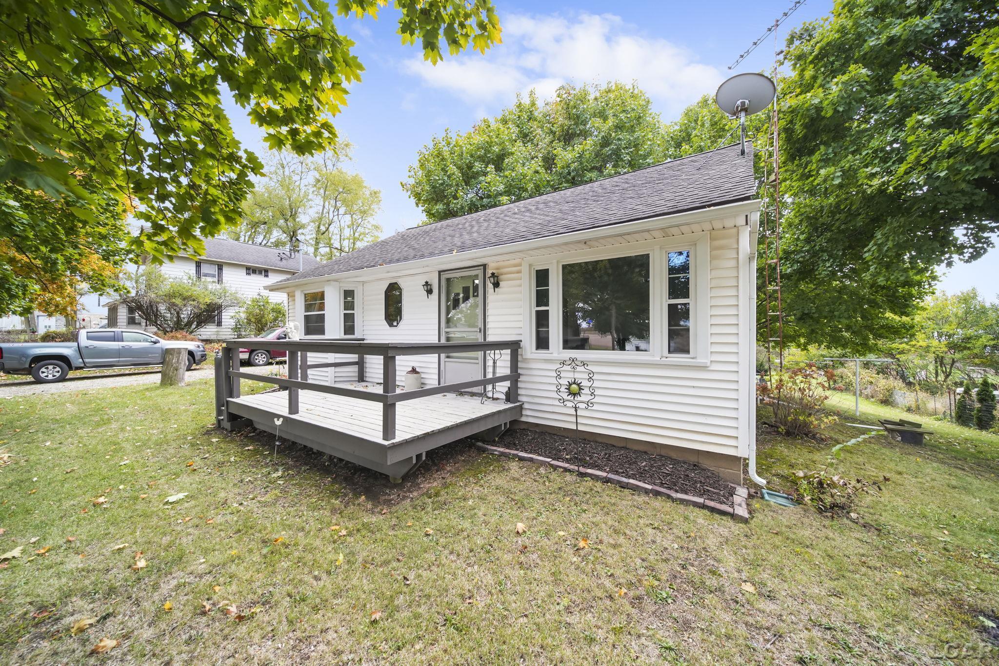 9859 Stoddard Road Adrian, MI 49221 - Photo 3 of 26 50158437-e17d8628-a30f-431c-a0c9-62fa019c90f9.JPG
