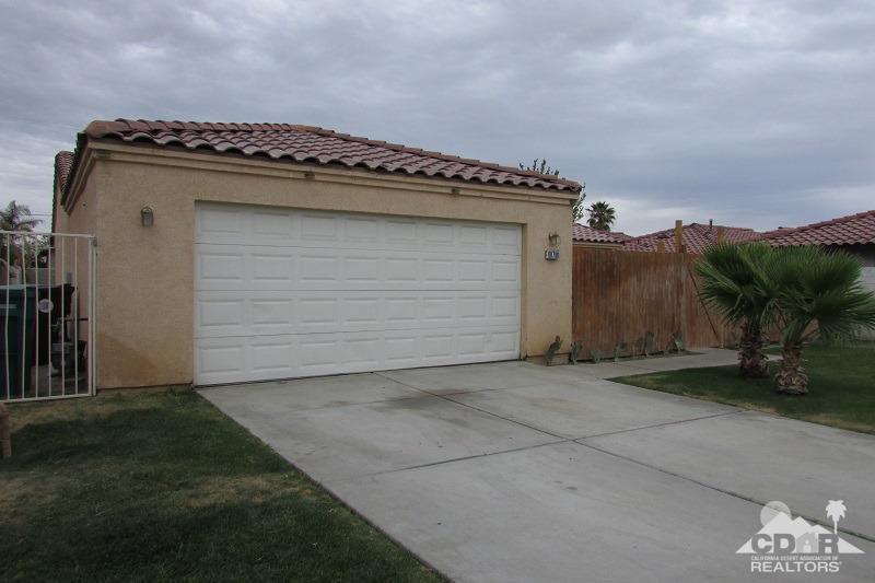 68786 Ocotillo Road Cathedral City, CA 92234 - Photo 22 of 32 a view of a garage