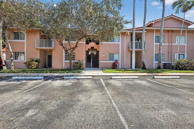 $225,000 | 3261 Sabal Palm Manor, Unit 101, Hollywood, FL 33024