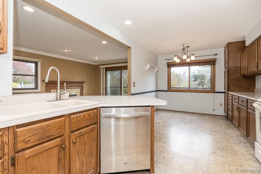 1643 Hillside Lane Rochester Hills, MI 48307 - Photo 18 of 48