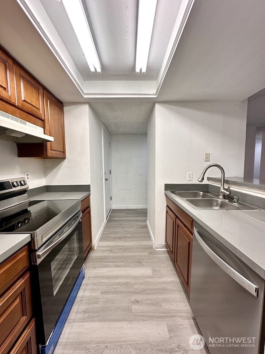 611 Southwest 5th Court, Unit A401 Renton, WA 98057 - Photo 5 of 22 Gallery Image 5