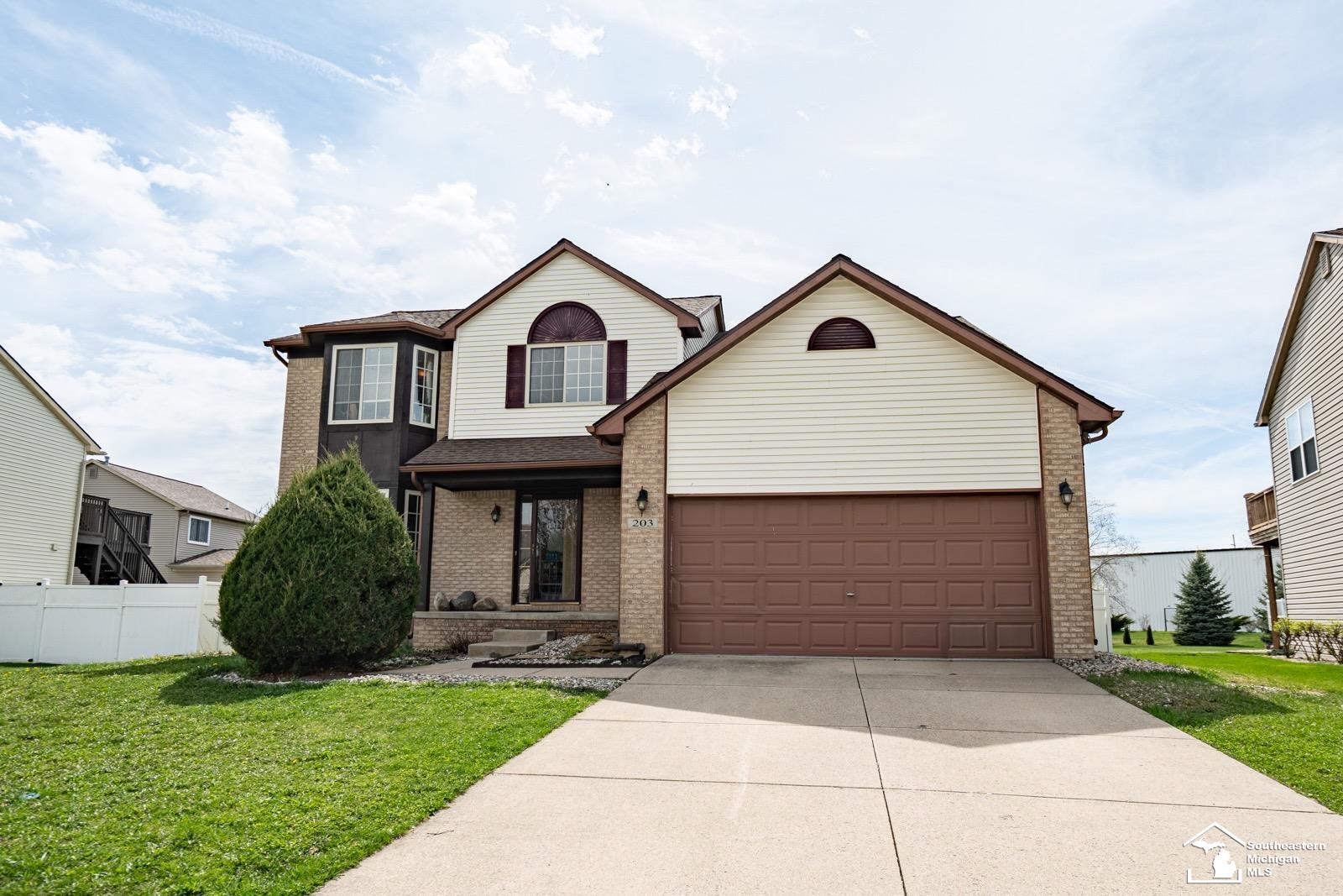 203 Dundee Ridge Drive Dundee, MI 48131 - Photo 1 of 32