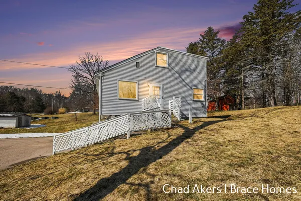 $360,000 | 9555 Eastern Avenue Southeast, Byron Center, MI 49315