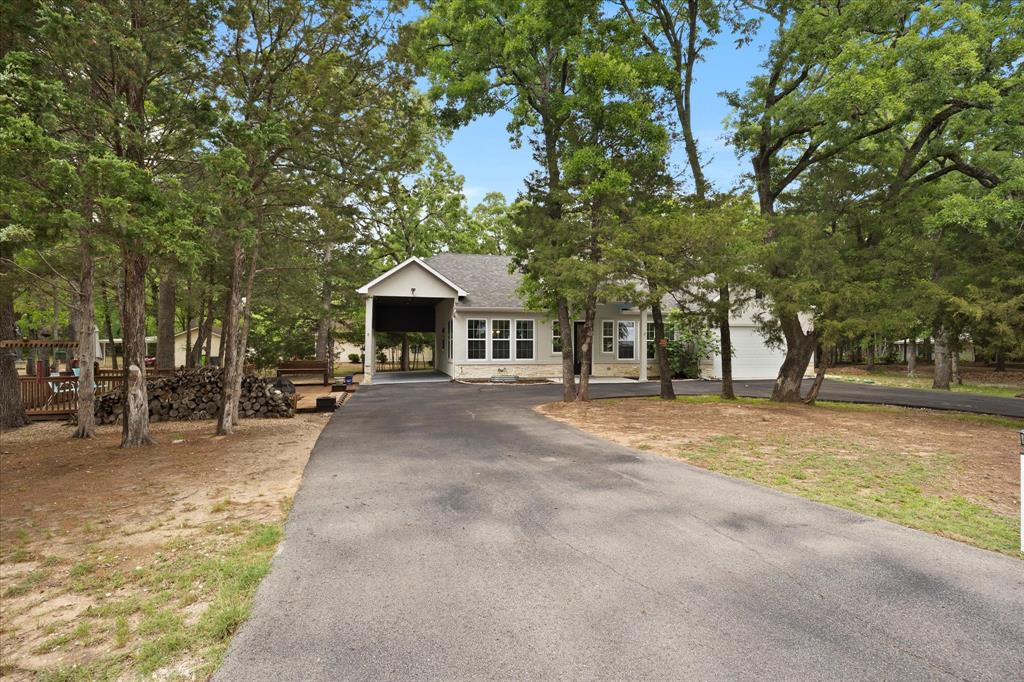 2526 Fox Point Circle Quinlan, TX 75474 - Photo 4 of 35 Welcome home!