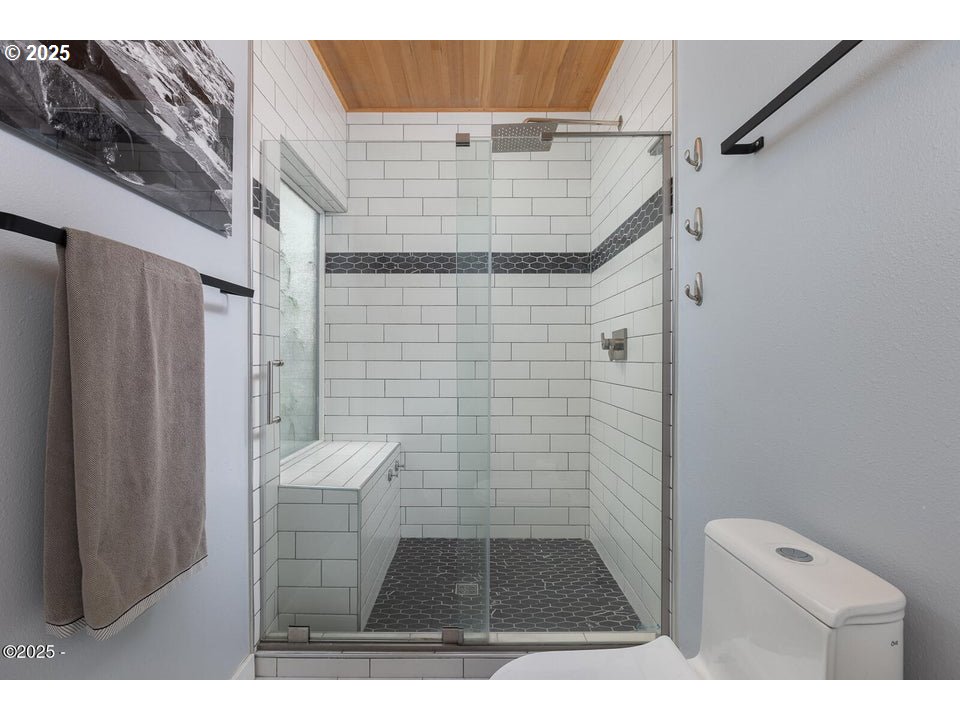 4175 Highway 101, Unit A1 Depoe Bay, OR 97341 - Photo 15 of 29 a view of bathroom