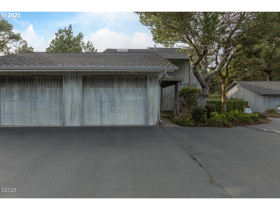4175 Highway 101, Unit A1 Depoe Bay, OR 97341 - Photo 23 of 29 a backyard of a house